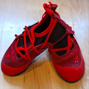 La sportiva "stick it" climbing shoes